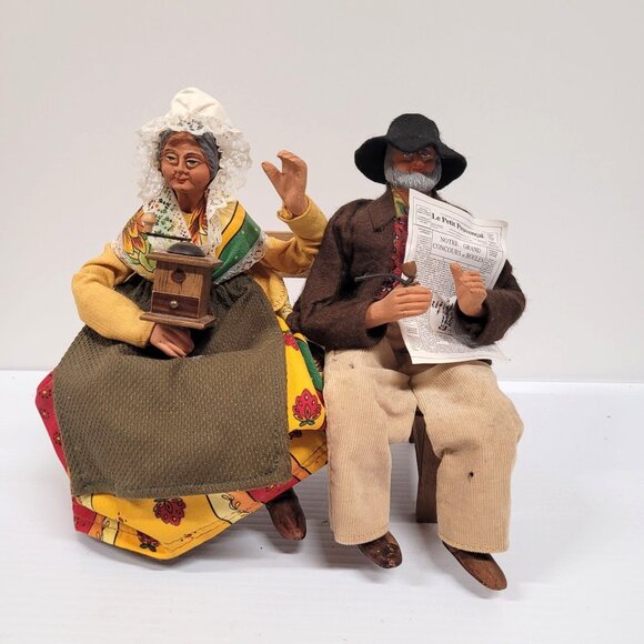 Santos Clay Figurines Set 2 Man Woman Sitting on a Bench Made in France Coffee - Picture 1 of 7